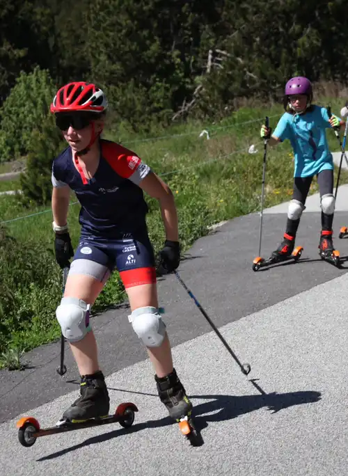Ski-roues (ou à ski à roulettes) sur la piste de Font-Romeu en Cerdagne